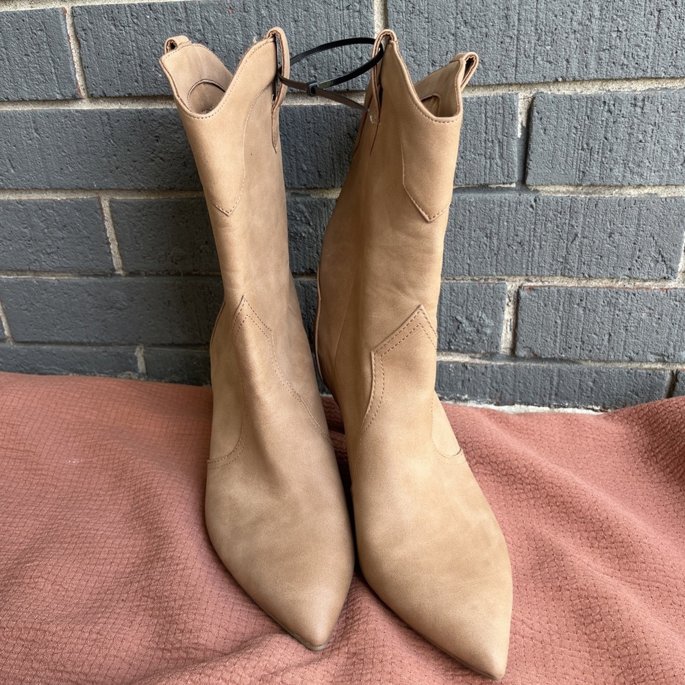 DV Dolce Vita Andres Tan Western Boots Pointed Toe Size 7.5 NEW - Picture 2 of 7